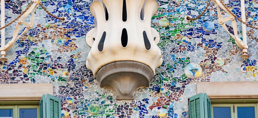 The colourful trencadis facade and bone-shaped balcony of Casa Batllo by Gaudi