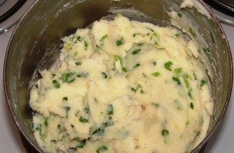 Champ, Irish mashed potato with scallions and butter