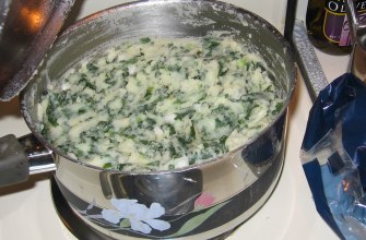 Colcannon, Irish mashed potato with cabbage and a butter well