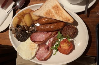 A full Irish breakfast plate in Dingle, County Kerry