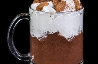 A glass of Irish cream liqueur