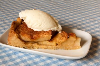 Irish apple cake served with custard