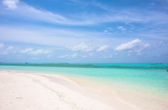 A white sand beach and turquoise water in the Bahamas