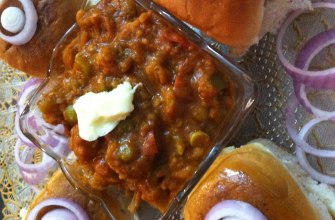 Mumbai pav bhaji, spiced mashed vegetables with buttered pav rolls